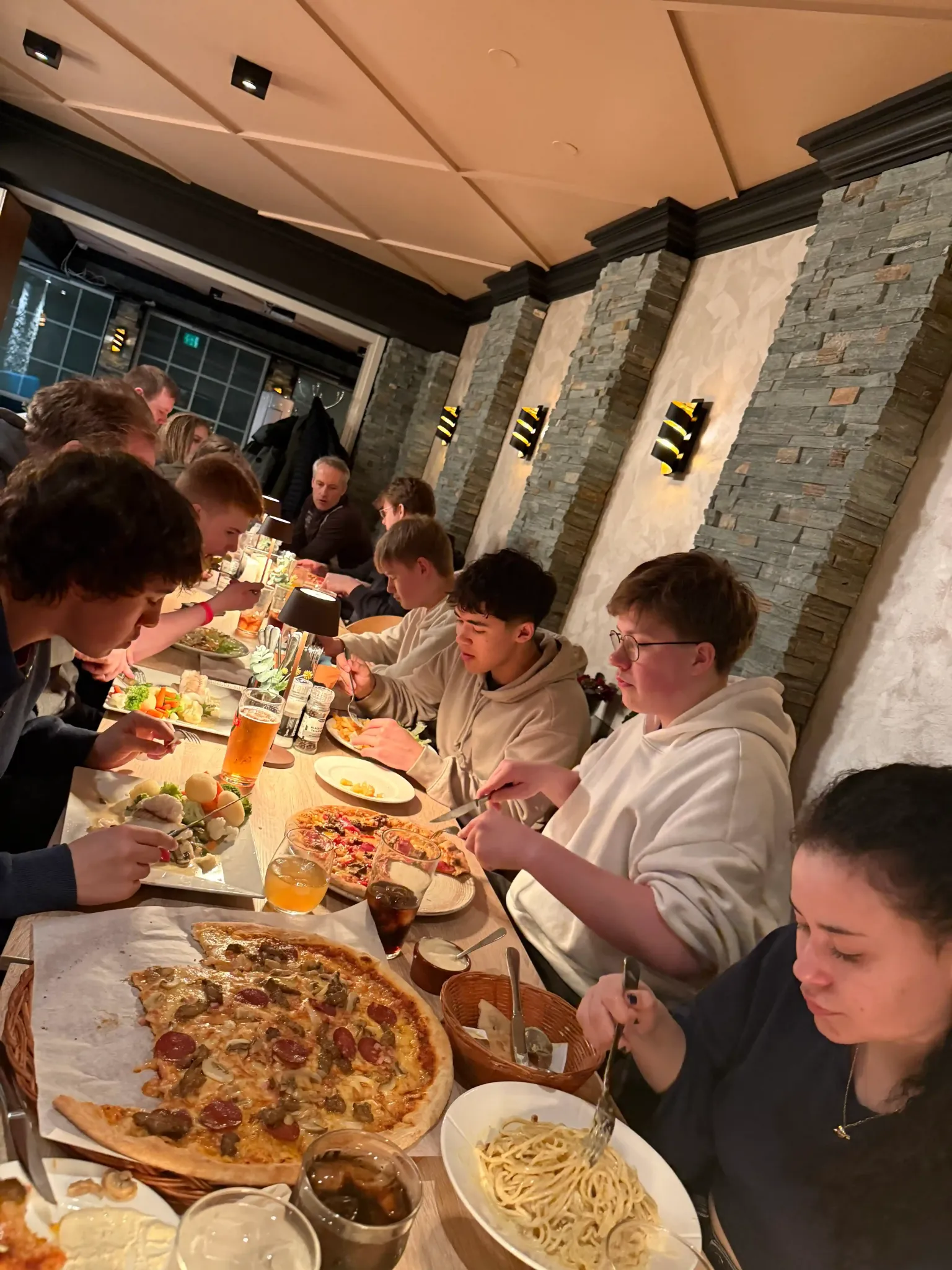 Lagmiddag med pizza under Namsos-helgen